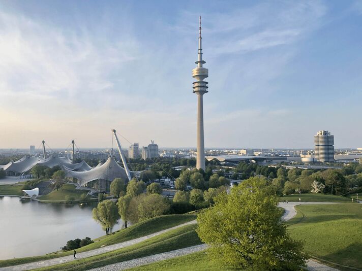 Schönes Panorama des Olympiaparks in München