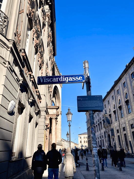 Die Viscardigasse, das "Drückebergergassl" in München