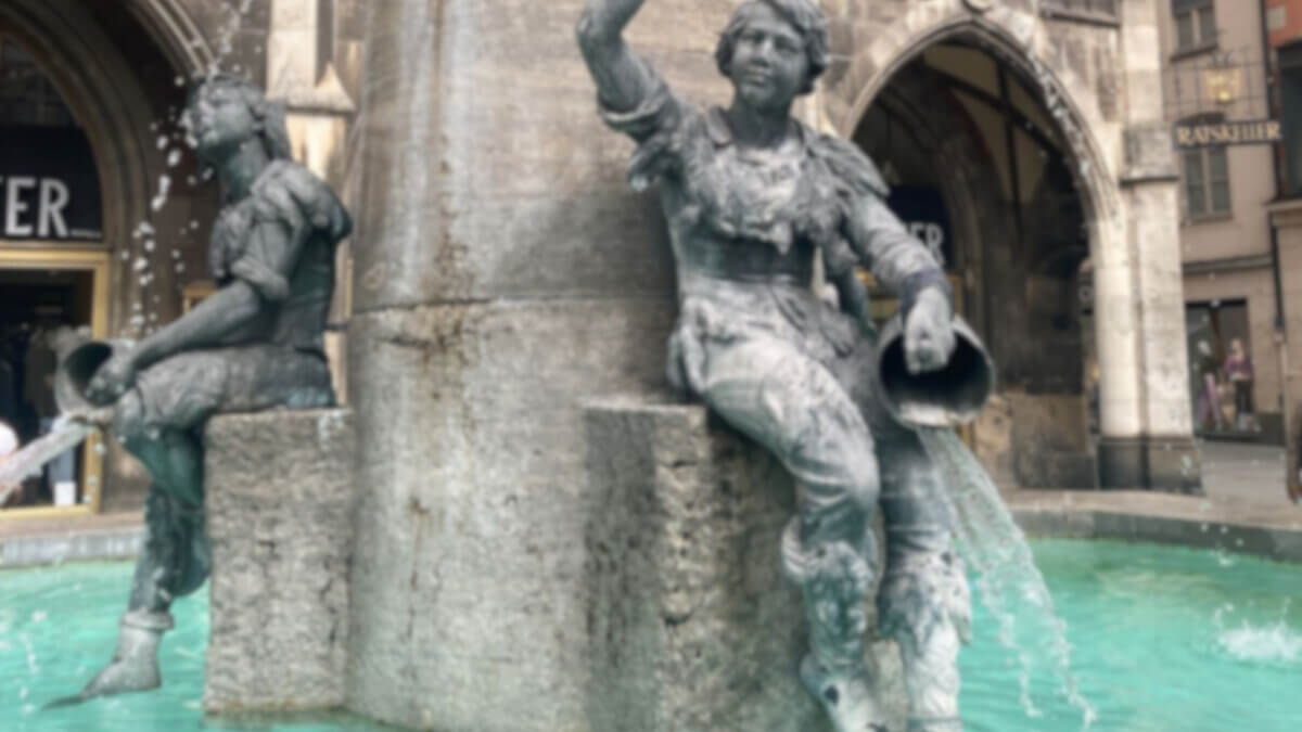 Der Fischbrunnen auf dem Marienplatz in München