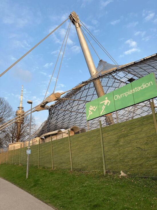 Piktogramme am Olympiastadion im Olympiapark in München