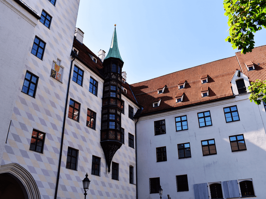 Der Affenturm im Alten Hof in München