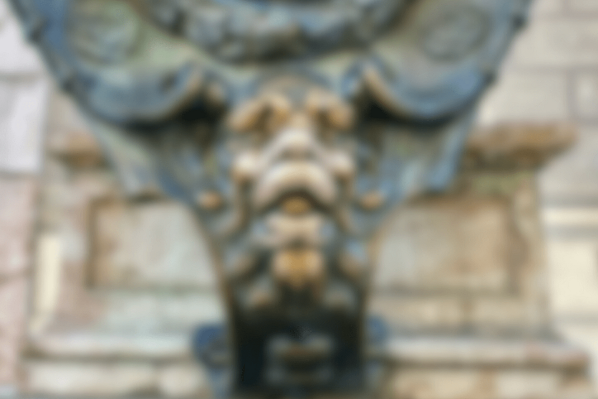 Löwenstatue vor der Residenz in München