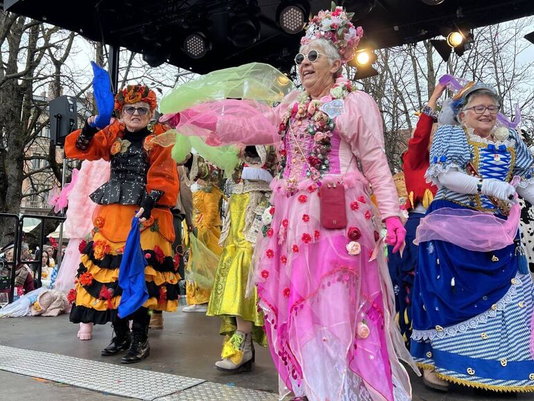 Market Women Dacing Carnival in Munich
