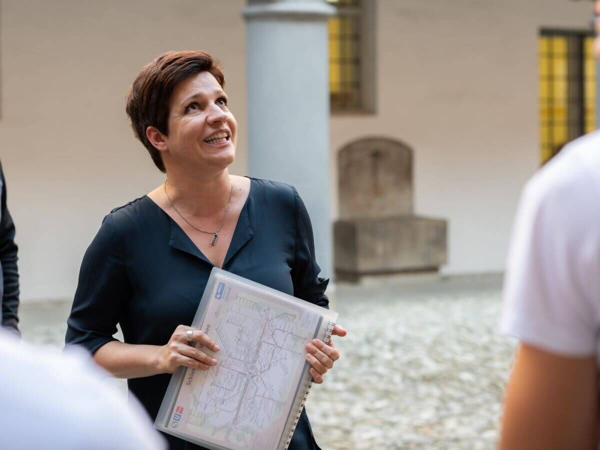 Stadtführerin Synthia