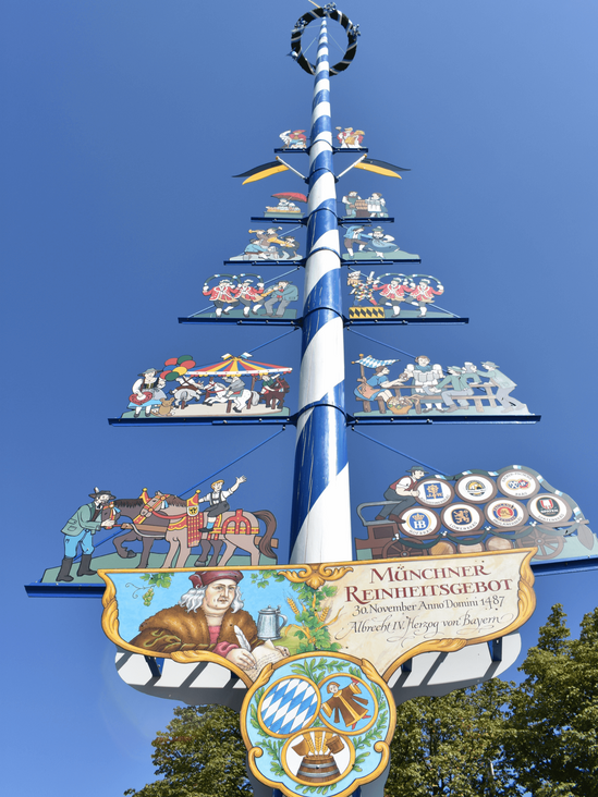 Maibaum auf dem Münchner Viktualienmarkt